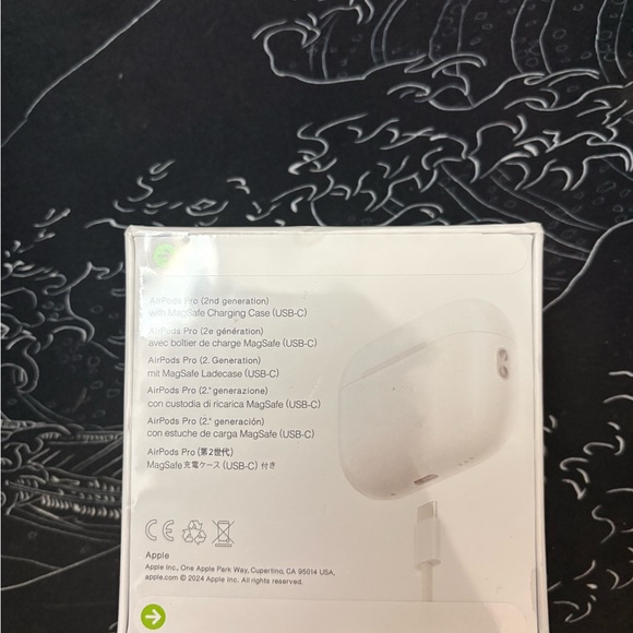 AirPods Pro 2nd generation USB-C - Picture 4 of 6